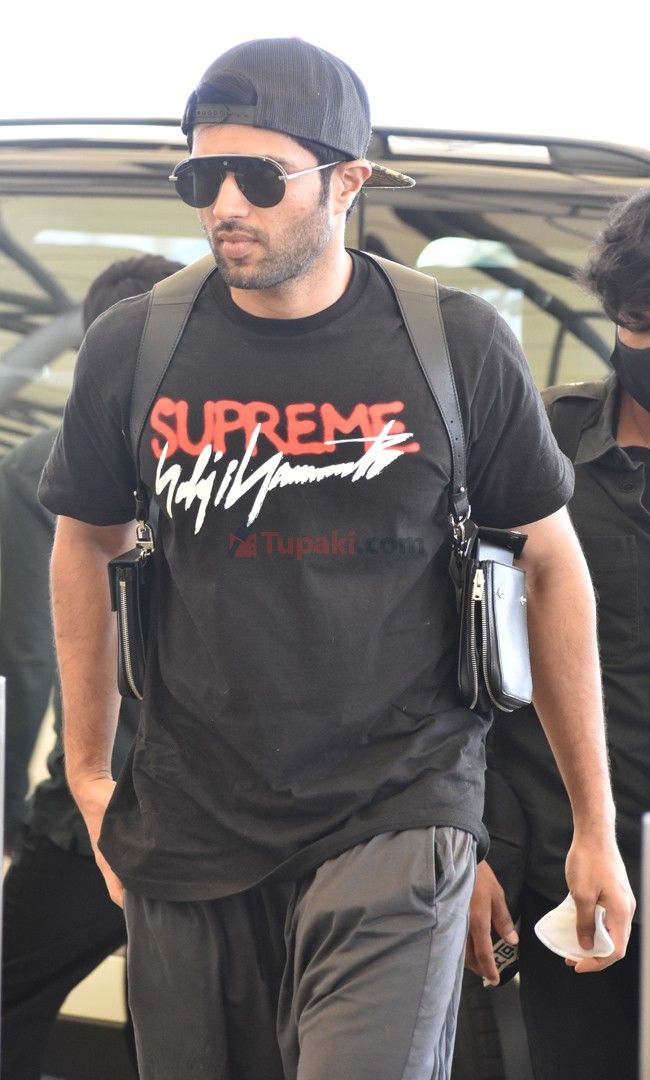 Vijay deverakonda all set for kashmir for VD11 shoot